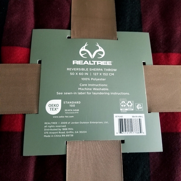 RealTree Black And Red Plaid Reversible Sherpa Throw - Picture 4 of 5